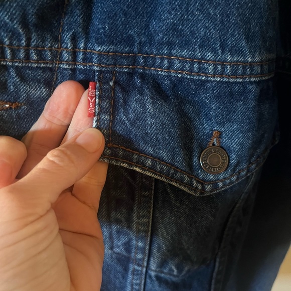 Vintage Levi’s trucker jean jacket blue denim roomy, oversized fit button-up vtg - Picture 8 of 15